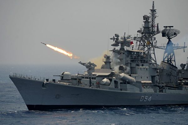 Ấn Độ đưa tàu chiến vào Biển Đông
