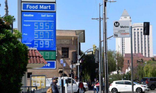 Ngày thứ tư liên tiếp giá xăng ở Los Angeles tăng