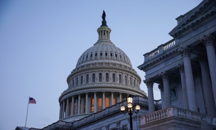 Thượng viện đang bỏ phiếu cho Dự luật cơ sở hạ tầng trị giá 1.2 ngàn tỷ USD