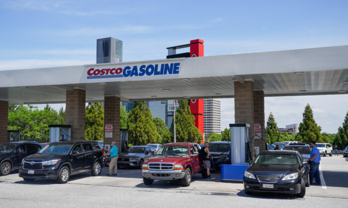 Hoa Kỳ: Giá xăng trung bình tăng 3 cent/gallon lên mức 3.25 USD