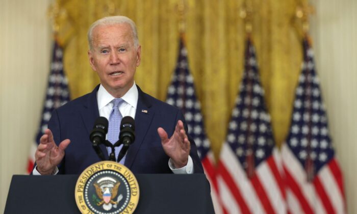 Tổng thống Biden đối mặt với chỉ trích của lưỡng đảng về sự sụp đổ tại Afghanistan