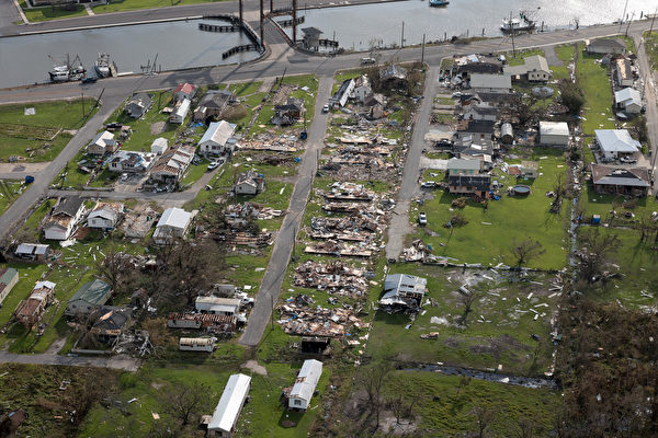 Siêu bão Ida đổ bộ khiến nhiều nhà cửa ở Louisiana bị san phẳng