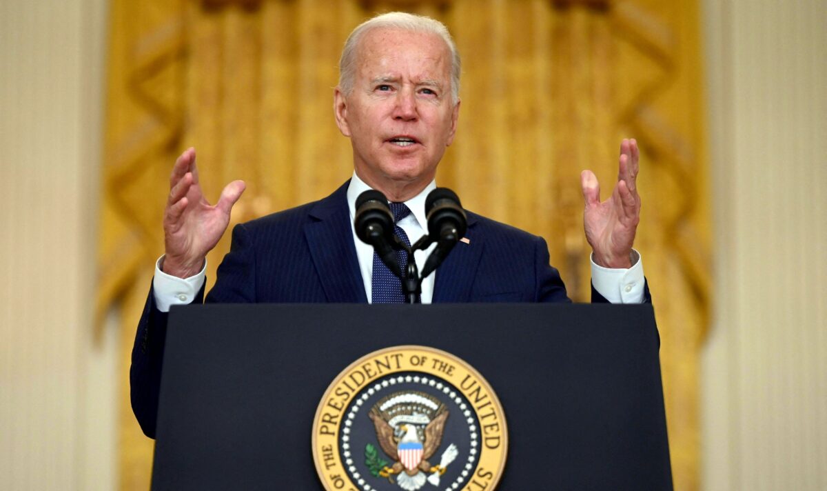TT Biden biện minh về việc có hàng trăm người Mỹ bị bỏ lại ở Kabul