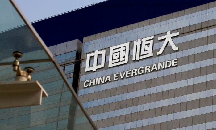 Tình trạng nợ nần của China Evergrande gia tăng áp lực tài chính lên các công ty cùng hạng