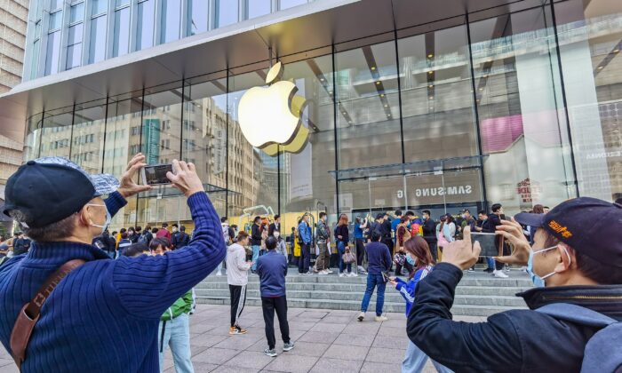 Công ty AI Trung Quốc tìm cách chặn Apple bán iPhone trước thềm ra mắt thiết bị mới