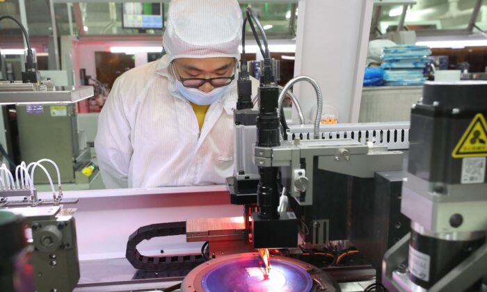 Nhà sản xuất vi mạch lớn nhất Trung Quốc không thể mua được thiết bị và công nghệ sản xuất vi mạch tiên tiến