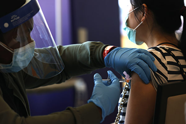 Một số cư dân Nam California cho biết cảm thấy không khỏe sau khi chích vaccine COVID-19