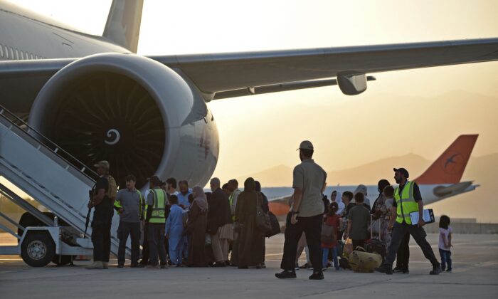 28 công dân Hoa Kỳ khởi hành từ Kabul bằng chuyến bay thuê bao, Bộ Ngoại giao xác nhận
