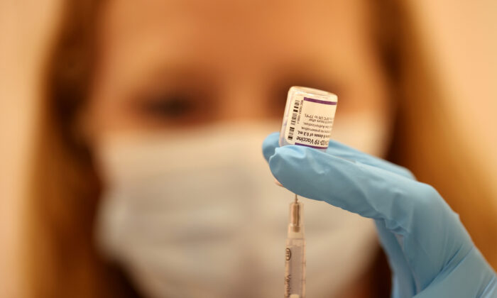 Nghiên cứu: Kháng thể của vaccine suy giảm 7 tháng sau mũi chích thứ hai