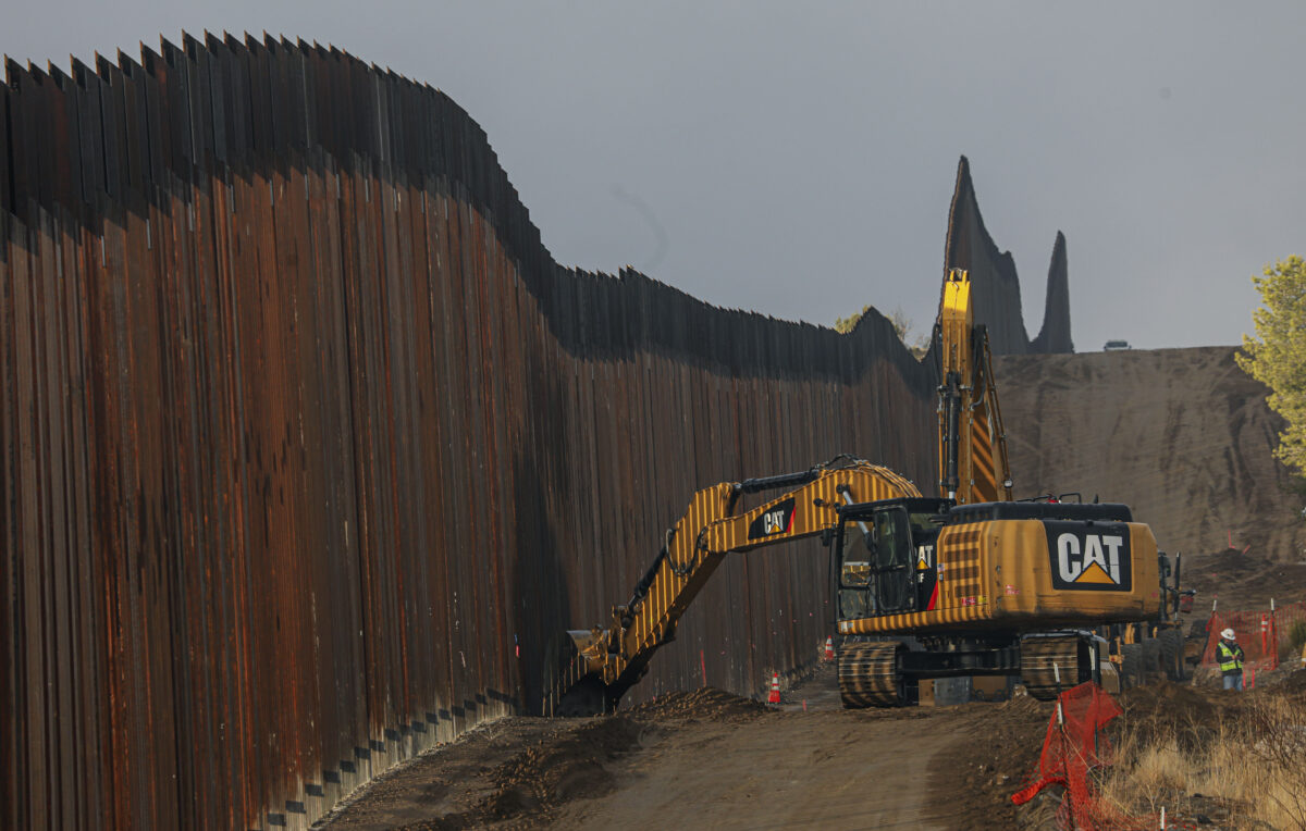 Dự luật của Đảng Dân Chủ tại Thượng viện chuyển ngân sách tuần tra biên giới để dỡ bỏ bức tường