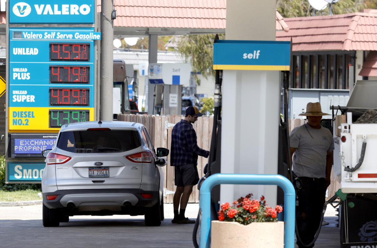 Giá xăng ở Hoa Kỳ tăng lên mức cao nhất trong 7 năm