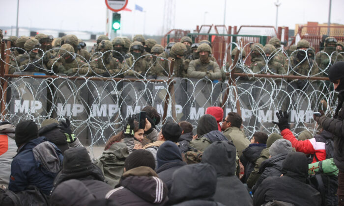 Anh Quốc hứa đoàn kết với các đồng minh EU trong cuộc khủng hoảng người nhập cư bất hợp pháp ở Belarus