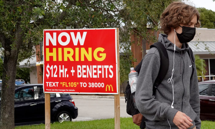 Kỷ lục số người lao động Mỹ bỏ việc, báo hiệu thị trường lao động suy thoái