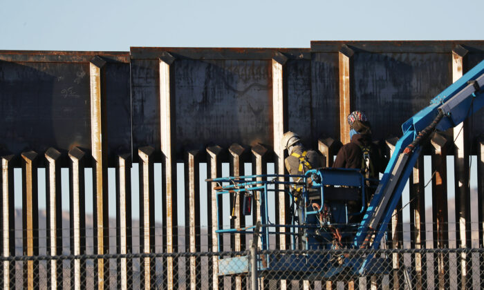 Thống đốc Texas xác nhận chính thức bắt đầu xây dựng bức tường biên giới