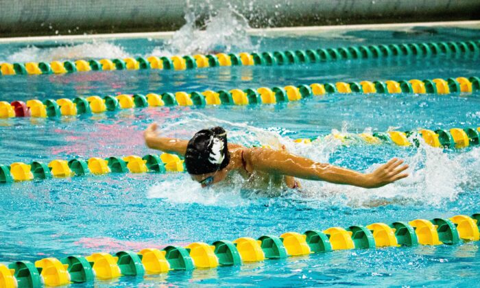 Quan chức của USA Swimming từ chức vì vận động viên chuyển giới thi đấu ở giải nữ