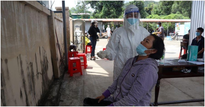 COVID-19 tại Việt Nam ngày 10/12: Hơn 14,800 ca nhiễm mới, Hà Nội lập đỉnh mới về số F0 trong ngày, Đà Nẵng dừng dạy học trực tiếp với HS lớp 1