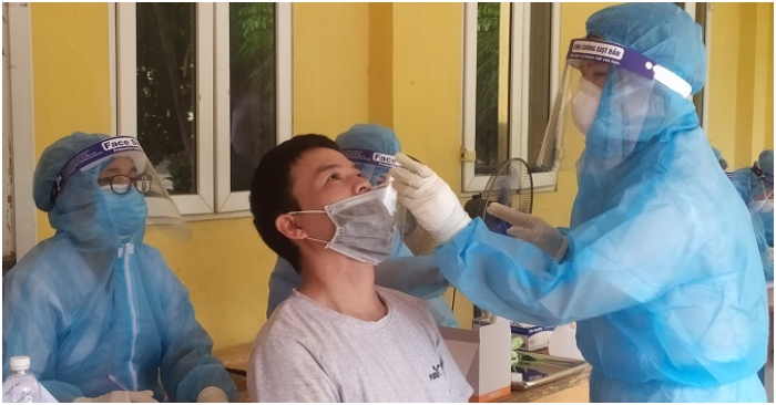 COVID-19 tại Việt Nam ngày 11/12: Hơn 16,000 ca nhiễm mới, một quận và 13 phường ở Hà Nội thành ‘vùng cam’, Cần Thơ có 7/9 quận thành vùng đỏ