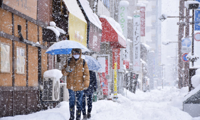 Nhật Bản hủy hơn 100 chuyến bay nội địa vì tuyết rơi nặng hạt