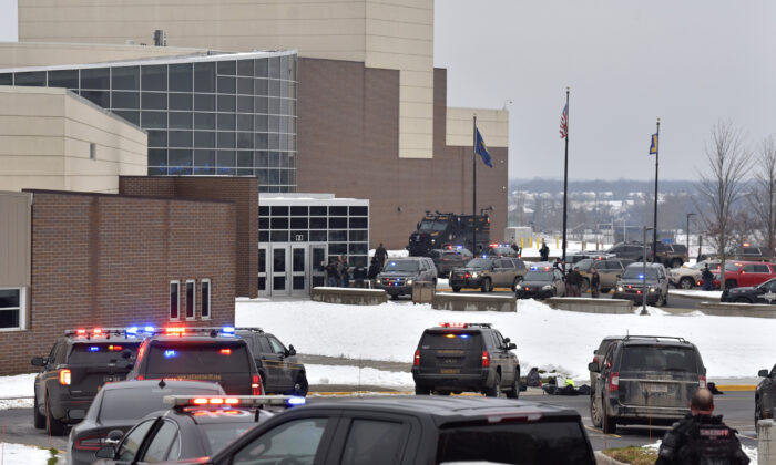 3 người thiệt mạng trong vụ xả súng tại trường trung học Michigan