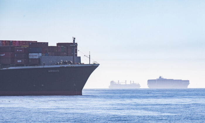 Cảng LA cho thấy lượng xuất cảng giảm mạnh