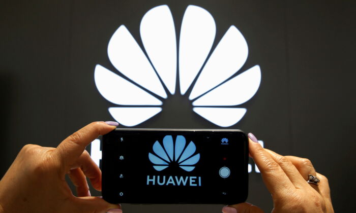 Lệnh trừng phạt làm doanh thu của Huawei giảm gần 30% vào năm 2021