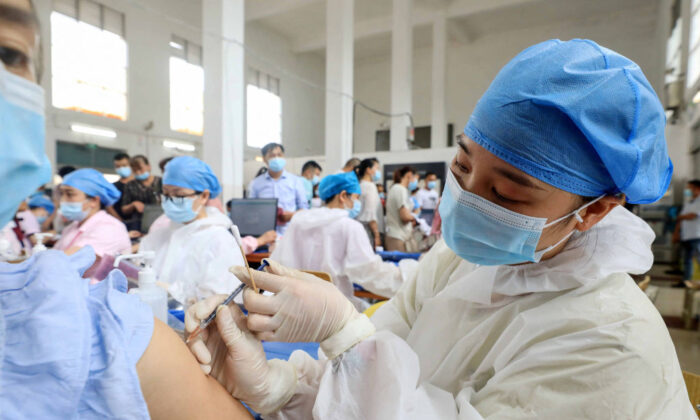 Sinovac báo cáo doanh thu tăng vọt khi Trung Quốc từ chối vaccine ngoại quốc