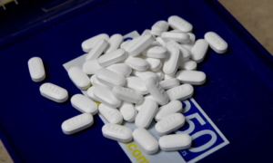 Ký kết vào thỏa thuận trị giá 26 tỷ USD với các nhà phân phối thuốc phiện (opioid) tại California