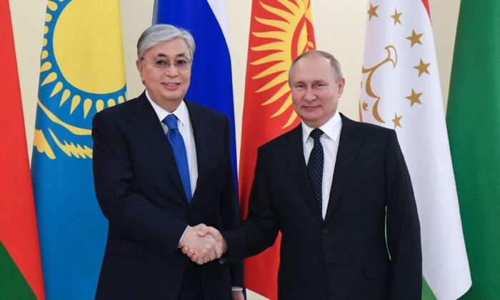 Tổng thống Kazakhstan cho biết quân đội Nga bắt đầu rút khỏi Kazakhstan sau 2 ngày nữa