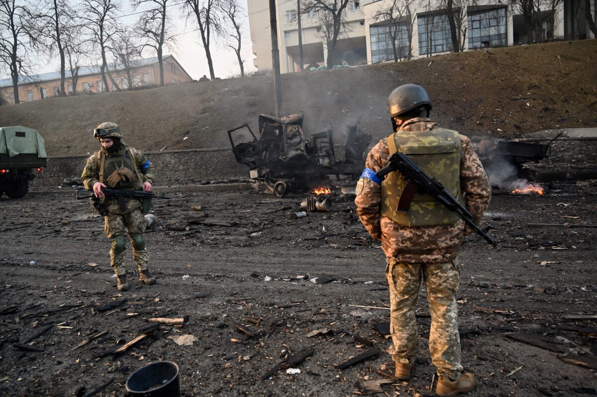 Quân đội Ukraine chiến đấu với các lực lượng của Nga ở Kyiv