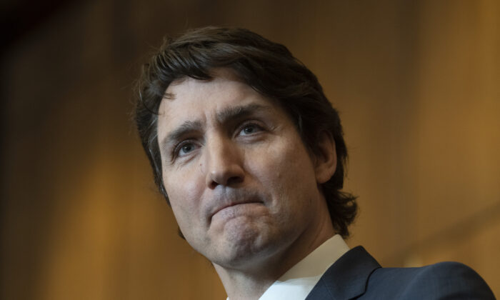 Thủ tướng Trudeau tăng cường sử dụng Đạo luật Khẩn cấp sau khi giải tán cuộc biểu tình ở Ottawa