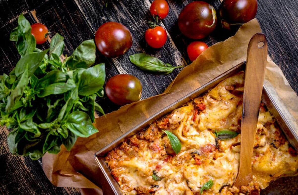 Cách làm món Lasagna chuẩn vị Ý với 3 loại phô mai