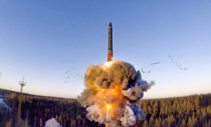Điện Kremlin: Nga sẵn sàng sử dụng vũ khí hạt nhân khi đối mặt với ‘đe dọa sống còn’