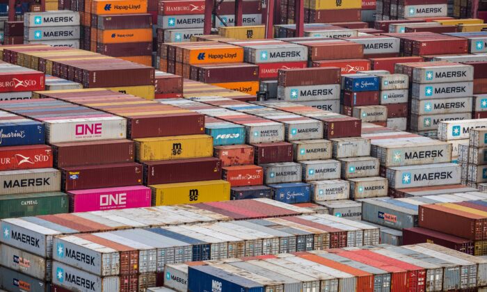 Các chuyên gia: Việc Trung Quốc kiểm soát hoạt động sản xuất container đe dọa chuỗi cung ứng toàn cầu