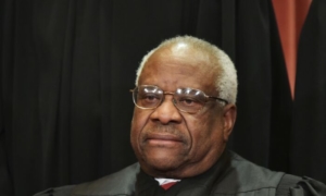 Thông điệp mới của Thẩm phán Clarence Thomas về vụ rò rỉ ‘vô cùng tồi tệ’ của bản ý kiến Roe kiện Wade