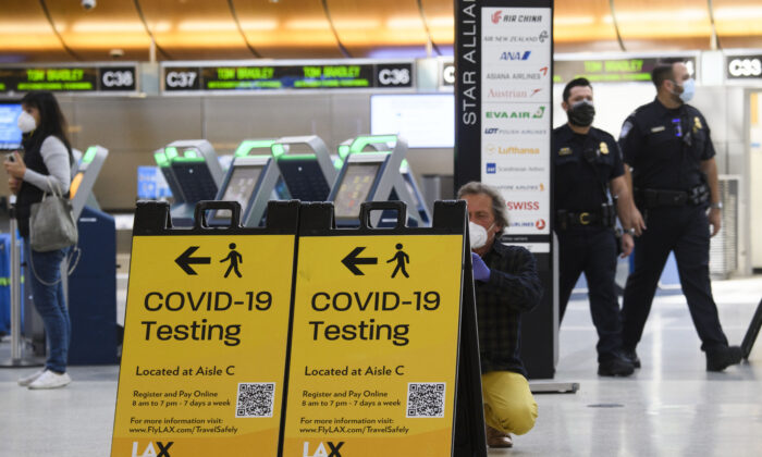 Chính phủ TT Biden dỡ bỏ các quy định COVID-19 chính cho du lịch hàng không