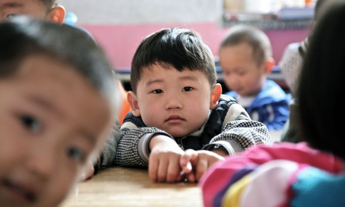 Chuyên gia: Hướng dẫn khuyến khích sinh thêm con tiết lộ vấn đề dân số ‘nghiêm trọng’ ở Trung Quốc 