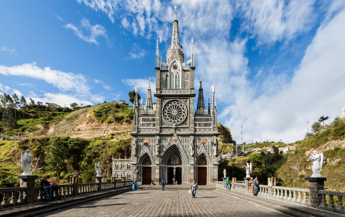 Thánh địa Las Lajas: nơi kiến trúc Phục Hưng Gothic hòa quyện cùng truyền thuyết địa phương