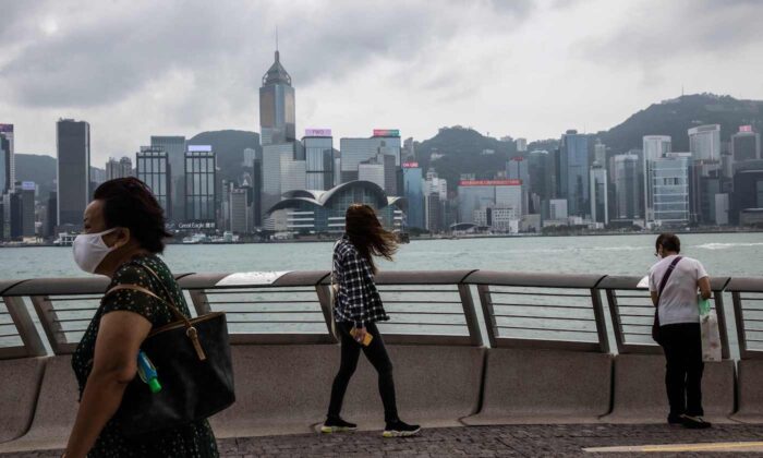 Hồng Kông nới lỏng các biện pháp COVID-19 khi vị thế quốc tế suy giảm