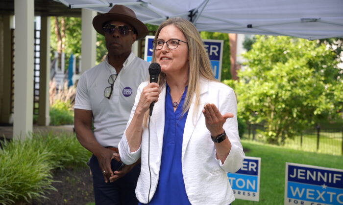 Virginia: Dân biểu Đảng Dân Chủ Jennifer Wexton tái đắc cử, đánh bại cựu binh Hải quân Cao