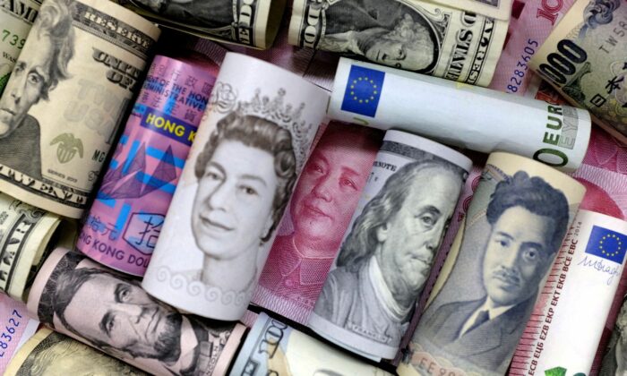 Tiền giấy euro, HKD, USD, yên Nhật, bảng Anh, và nhân dân tệ Trung Quốc trong hình minh họa này hôm 21/01/2016. (Ảnh: Jason Lee/Reuters)