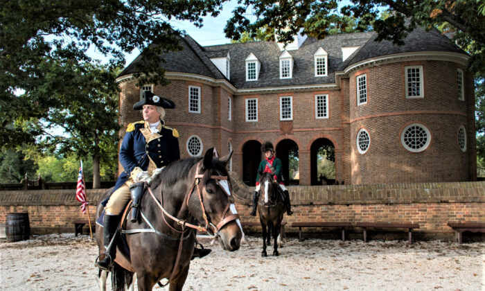 Một diễn viên tái hiện lại hình ảnh ngài George Washington cho du khách tham quan khu Thuộc Địa Williamsburg, tiểu bang Virginia. (Ảnh: Được sự cho phép của Blackhost600 / Dreamstime.com)