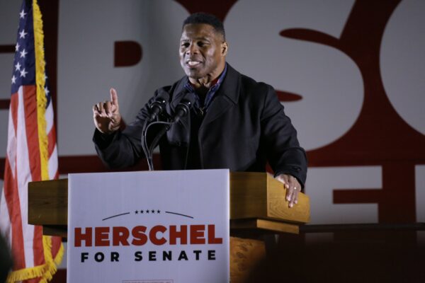 Ông Herschel Walker nói tại Gainesville, Georgia hôm 17/11/2022 khi ông vận động tranh cử vào Thượng viện trong cuộc bầu cử vòng bổ sung. (Ảnh được sự đồng ý của Justin Kane Photography)