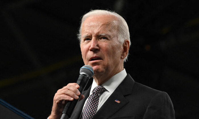 Tổng thống Joe Biden trình bày tại cơ sở của IBM ở Poughkeepsie, New York, hôm 06/10/2022. (Ảnh: Mandel Ngan/AFP qua Getty Images)