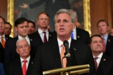 Lãnh đạo Thiểu số Hạ viện Kevin McCarthy (Cộng Hòa-California) nói trong một cuộc họp báo về quy trình đàn hặc tại Phòng Rayburn của Điện Capitol Hoa Kỳ ở Hoa Thịnh Đốn vào ngày 31/10/2019. (Ảnh: Mandel Ngan/AFP qua Getty Images)
