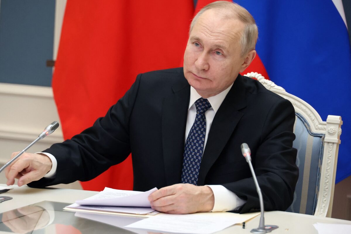 Tổng thống Nga Vladimir Putin tổ chức cuộc gặp với Chủ tịch Trung Quốc Tập Cận Bình qua liên kết video tại Điện Kremlin ở Moscow hôm 30/12/2022. (Ảnh: Mikhail Klimentyev/Sputnik/AFP qua Getty Images)