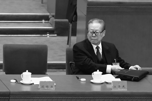 Cựu lãnh đạo Trung Quốc Giang Trạch Dân tham dự Đại hội Đảng Cộng sản lần thứ 18 tại Bắc Kinh vào ngày 14/11/2012. (Ảnh: Lintao Zhang/Getty Images)