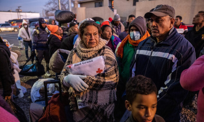 Thị trưởng El Paso cảnh báo 20,000 người nhập cư bất hợp pháp đang chờ ở Mexico để vượt biên