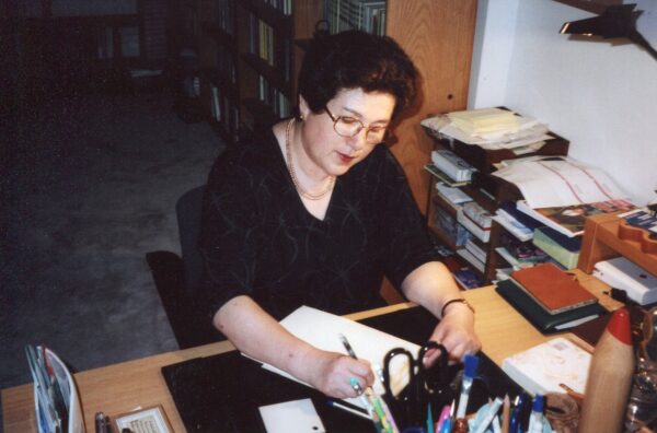 Bà Buczacki tại tư gia ở Thủ đô Hoa Thịnh Đốn vào năm 2000. (Ảnh: Đăng dưới sự cho phép của bà Teresa Buczacki)