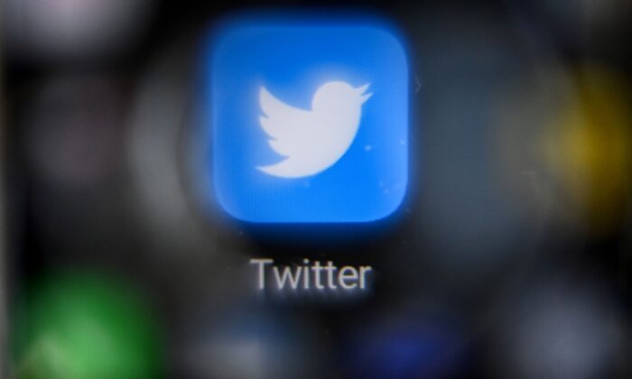 Logo của đại công ty mạng xã hội Twitter vào ngày 12/10/2021. (Ảnh: Kirill Kuryavtsev/AFP qua Getty Images)