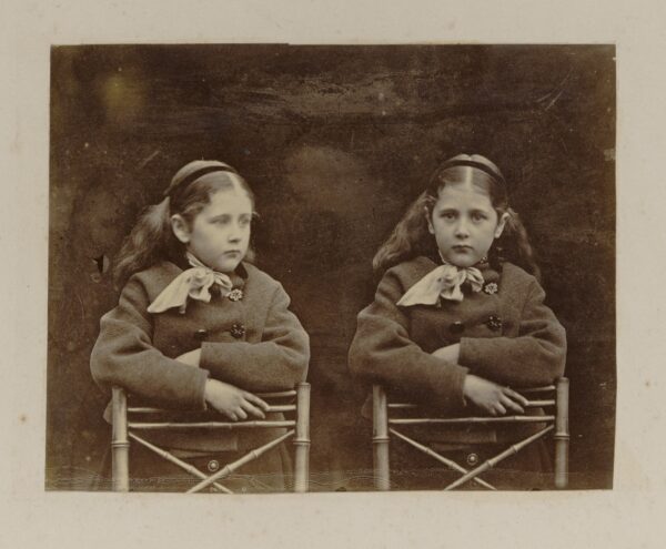 Bức ảnh “Beatrix Potter” do ông Rupert Potter chụp, 1868–86. Album ảnh gia đình với các hình ảnh. Bảo tàng Victoria và Albert, London. (Ảnh: Bảo tàng Victoria và Albert, London)